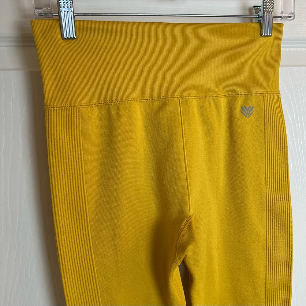 Yellow Ribbed Leggings - Picture 3 of 12